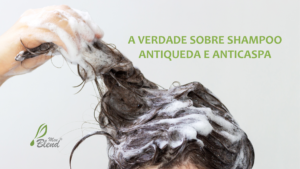Mulher lavando o cabelo com shampoo antiqueda, representando cuidados com crescimento capilar e saúde do couro cabeludo